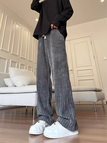 Casual sports hlače, fleece podstava, gusta pletena poliester tkanina, labav kroj s ravnim krojem, vezica za vezivanje i pojas.