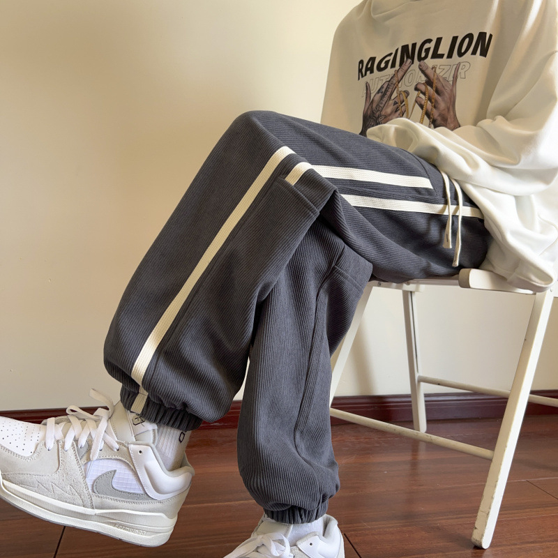 Muške corduroy hlače ravnog kroja, hongkonški stil, srednji pojas, zatvaranje šnira, mješavina poliestera