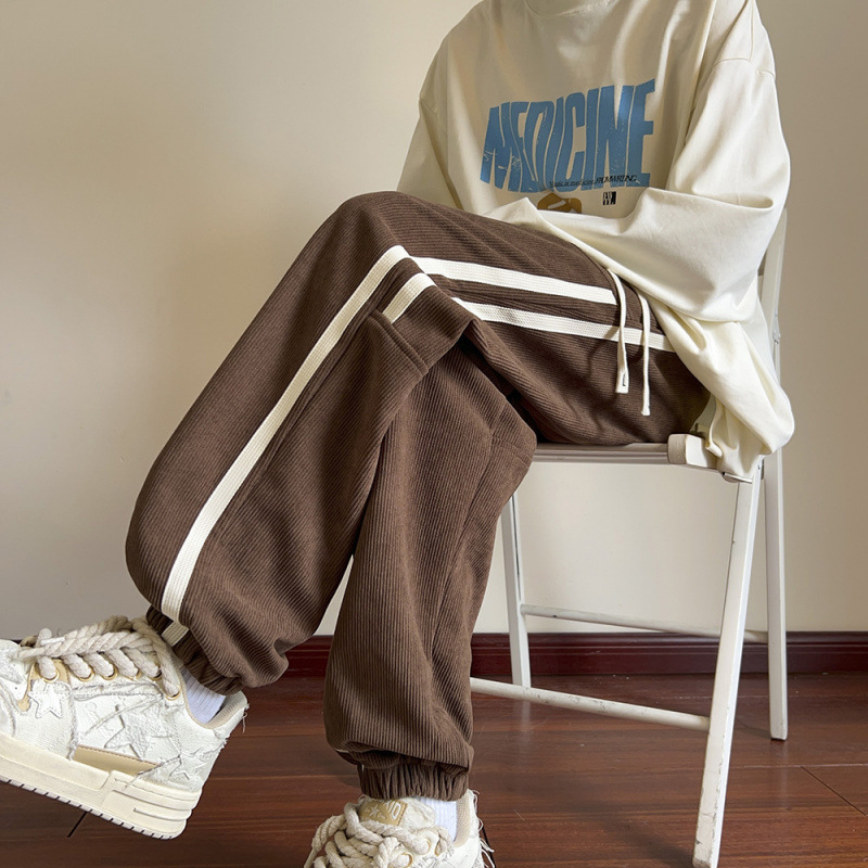 Muške corduroy hlače ravnog kroja, hongkonški stil, srednji pojas, zatvaranje šnira, mješavina poliestera