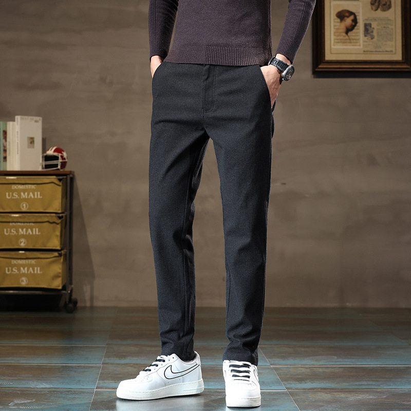 Muške zimske hlače ravnog kroja, srednji pojas, debela smjesa od poliester materijala, zatvarač