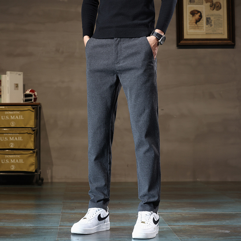 Muške zimske hlače ravnog kroja, srednji pojas, debela smjesa od poliester materijala, zatvarač
