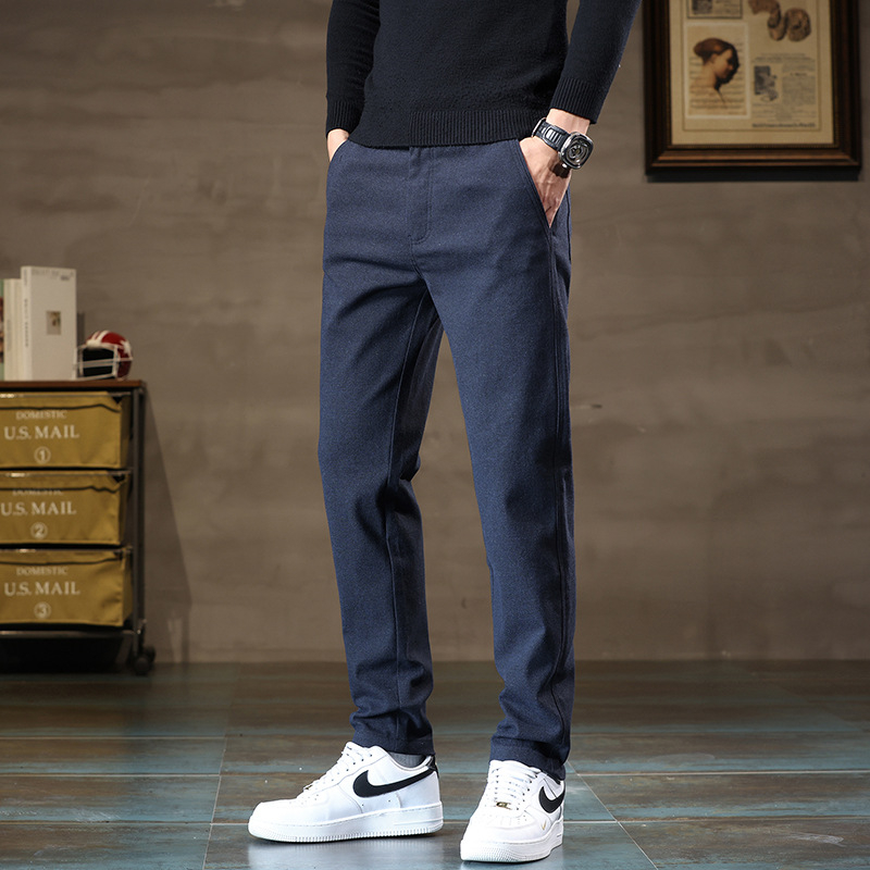Muške zimske hlače ravnog kroja, srednji pojas, debela smjesa od poliester materijala, zatvarač
