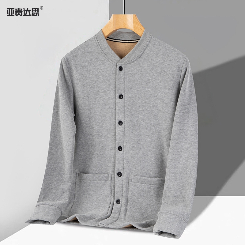 Meeste fliisist voodriga paks kardigan, stand-up kraega, pikkade varrukatega ja taskutega.