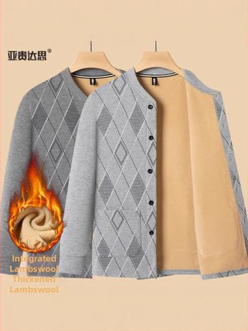 Muška zimska cardigan-jakna s flisom, karirani uzorak, stojeći ovratnik, jednobrojno zatvaranje, regularne duljine, dugi rukavi, bez kapulje, džepovi.