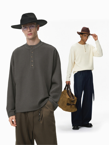 Vyrų T-shirt su Henriko apykakle, ilgomis rankovėmis, laisvo kirpimo, 96% poliesteris, 4% spandeks