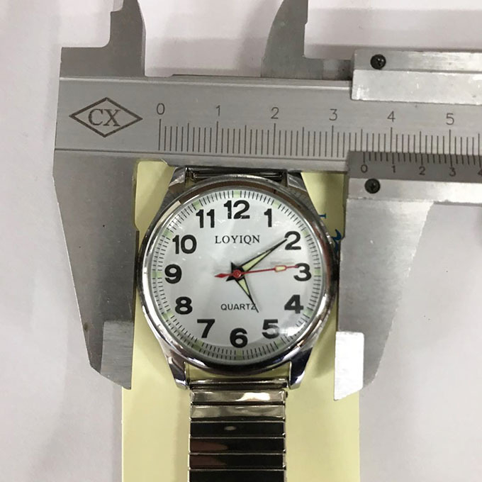 Sat s kvarcnim mehanizmom 2035, brojčanik s arapskim brojkama, nehrđajući čelik remen, kućište od legure, vodootpornost 10 m