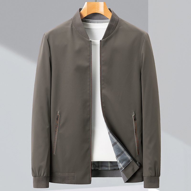 Яке с стояща яка, цип, плътно прилепващ силует, едноцветно, множество джобове, есенно мъжко външно облекло