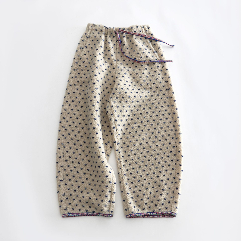 Banana hlače s niskim strukom, opuštenog kroja, debeli flis, poliester 95%+, zimsko izdanje 2025