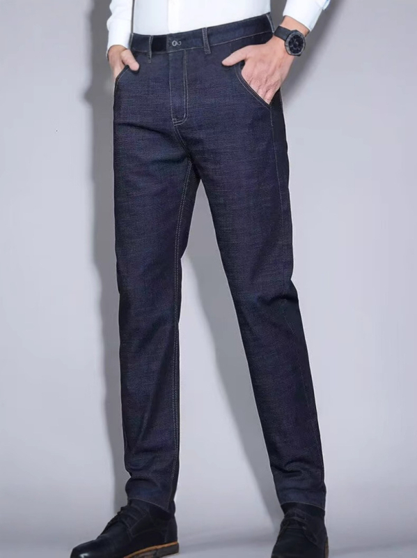 Férfi egyenes szabású farmer, elasztikus, középmagas derék, gombos zárás, 80% pamut, tavasz–ősz