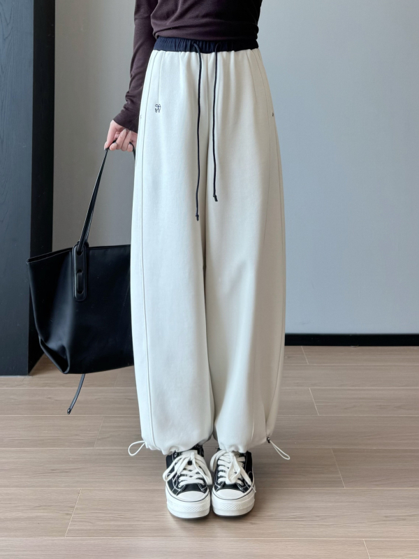 Ženske casual hlače s elastikom u struku, mješavina pamuka i poliestera (30-50% pamuka, 50-70% poliester), ravni kroj, jesen 2025