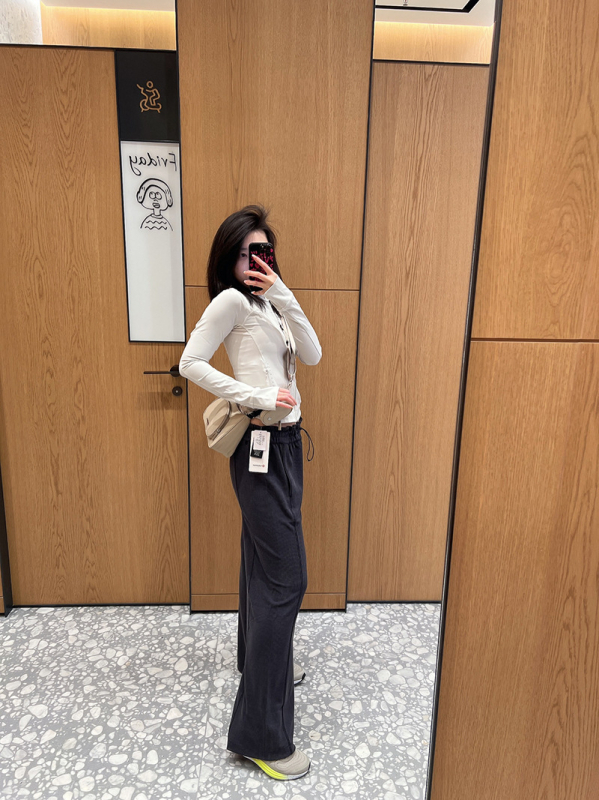 Casual široke hlače s rebrastom teksturom, srednje visoko podizanje struka, mješavina poliester-elastan, proljeće 2025