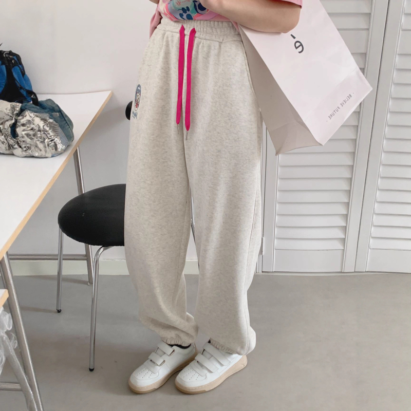 Pamukaste široke casual hlače s flis podstavom, vezenim detaljima, elastična struka, debeli materijal (pamuk, flis podstava, vezeni detalji, elastična struka, debeli materijal)