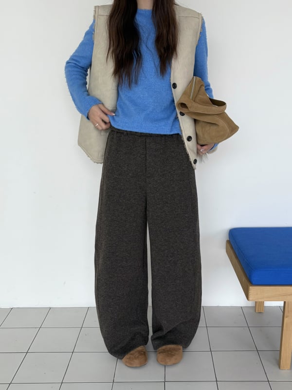 Dámske casual nohavice z polyesterovej zmesi (68% polyester, 12% akryl, 12% nylon, 5% vlna, 3% spandex); elastický pás; voľný minimalistický strih; zima 2025
