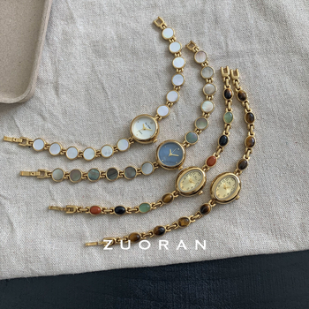 Дамски кварцов часовник с циферблат от естествена перла, кръгъл корпус, корпус и ремък от сплав, водоустойчив до 30 м