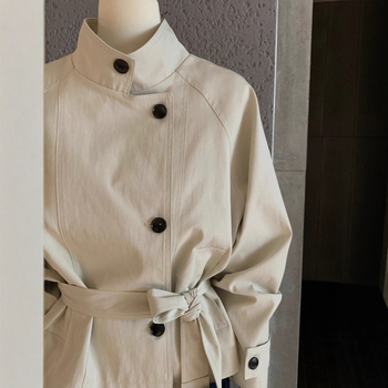 Ženski trench coat u korejskom stilu, pamuk materijal, pojas u struku, stojeći ovratnik, dugi rukavi, srednja duljina