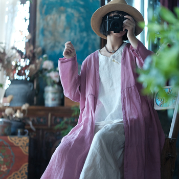 Geacă de damă din ramie, croială lejeră, lungime lungă, fără guler, mâneci lungi, stil literar retro.