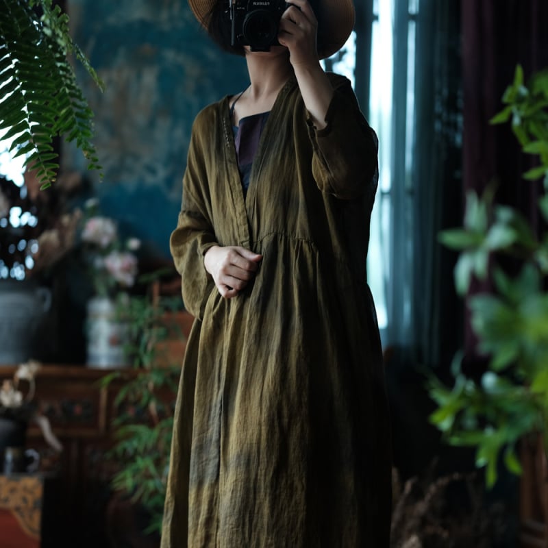 Geacă de damă din ramie, croială lejeră, lungime lungă, fără guler, mâneci lungi, stil literar retro.