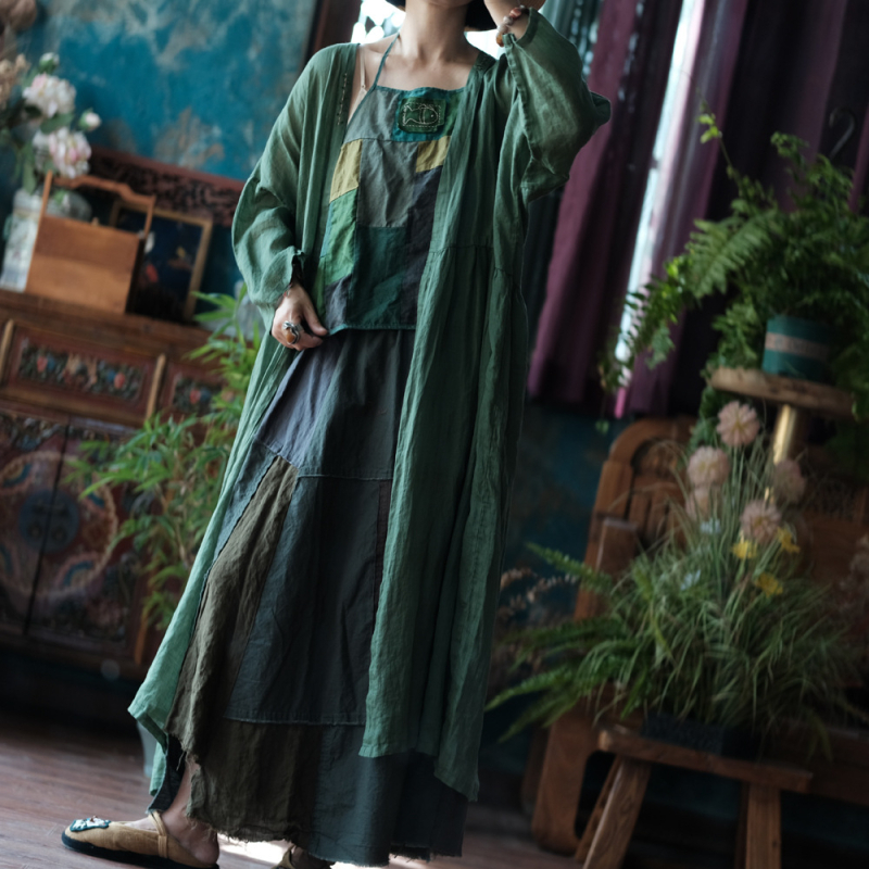 Geacă de damă din ramie, croială lejeră, lungime lungă, fără guler, mâneci lungi, stil literar retro.