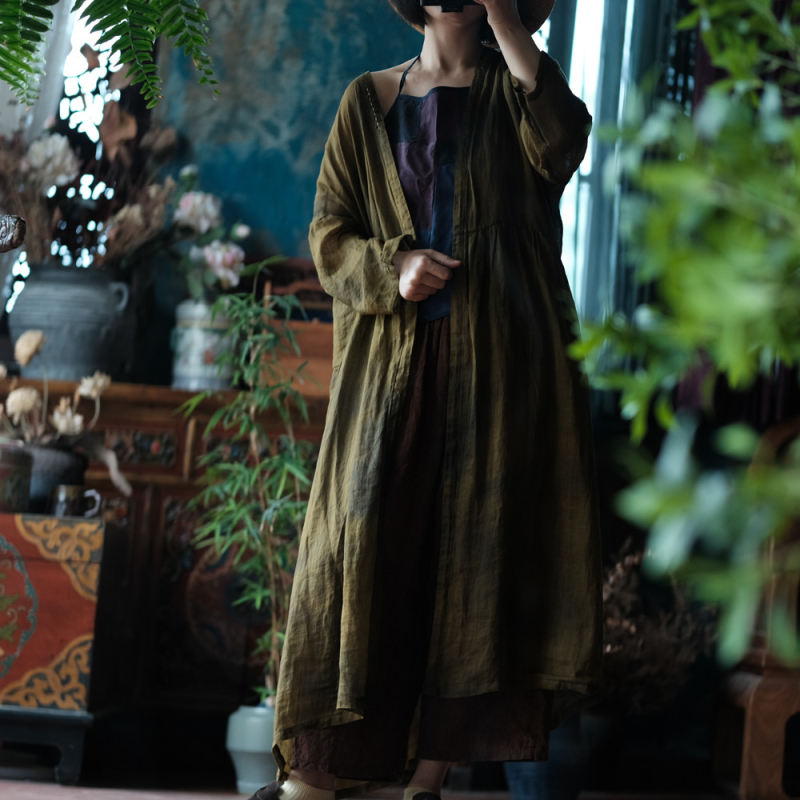 Geacă de damă din ramie, croială lejeră, lungime lungă, fără guler, mâneci lungi, stil literar retro.