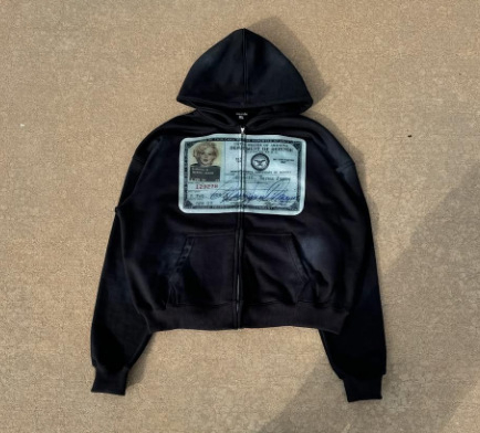 Ispisani kapuljačasti zip hoodie, pulover stil, srednja duljina, dugi rukavi, tkanina viskoze s 90–95% poliestera