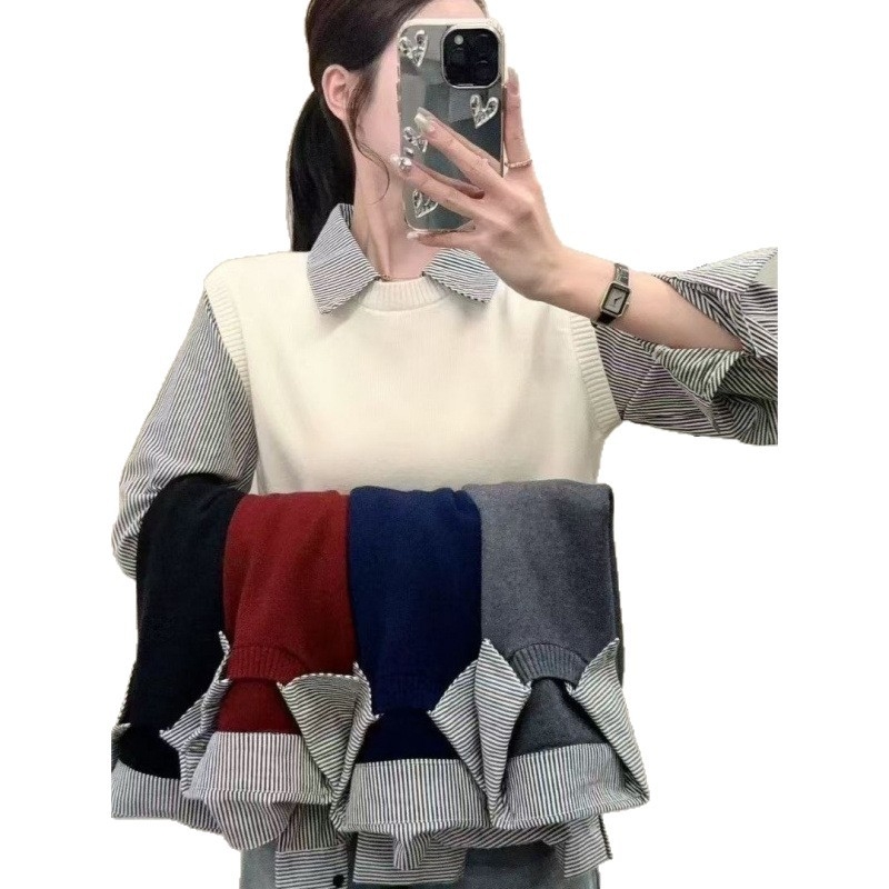 Pleteni džemper-vest s dizajnom spajanja i lažnim izgledom dvaju dijelova, kapuljača, polo ovratnik, prugasto/karirani uzorak, širok kroj