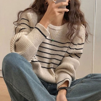 Ženska pletena jakna s kapuljom, opuštenog kroja, okrugli izrez, prugasti uzorak, jesen-zima 2025