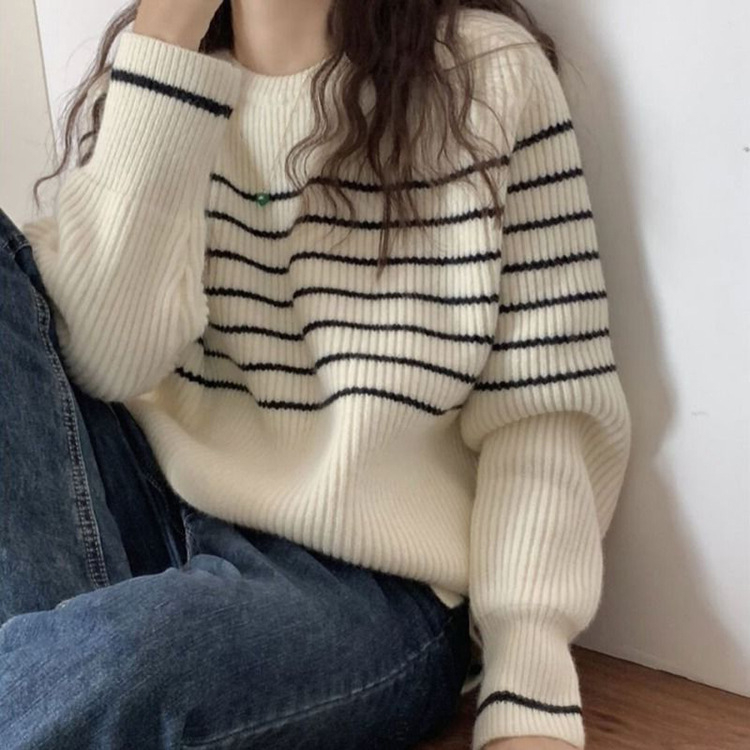 Ženska pletena jakna s kapuljom, opuštenog kroja, okrugli izrez, prugasti uzorak, jesen-zima 2025