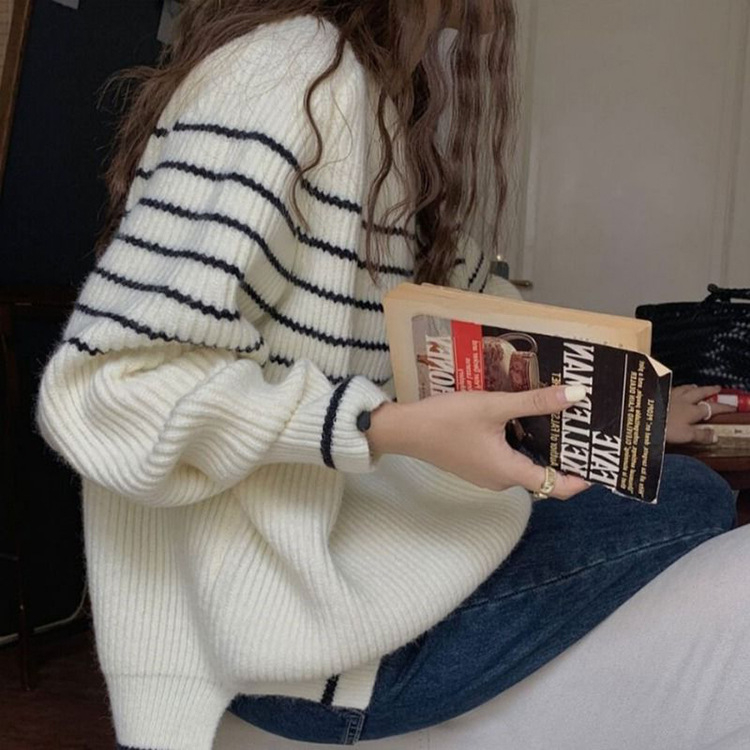 Ženska pletena jakna s kapuljom, opuštenog kroja, okrugli izrez, prugasti uzorak, jesen-zima 2025