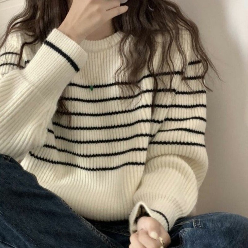 Ženska pletena jakna s kapuljom, opuštenog kroja, okrugli izrez, prugasti uzorak, jesen-zima 2025
