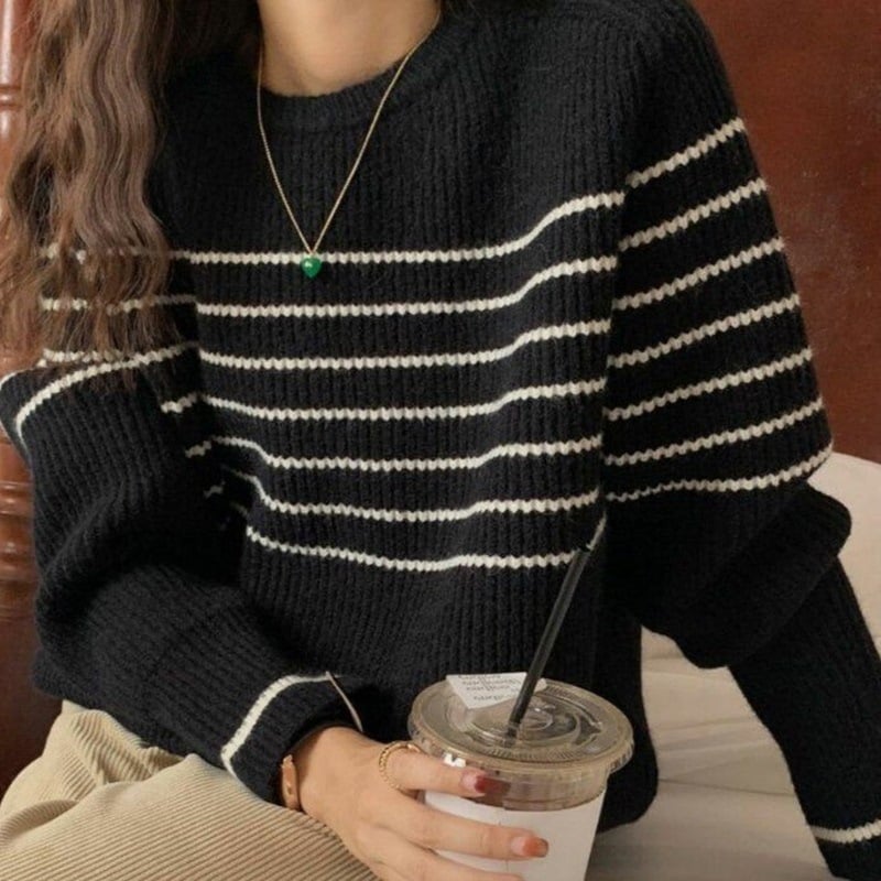 Ženska pletena jakna s kapuljom, opuštenog kroja, okrugli izrez, prugasti uzorak, jesen-zima 2025