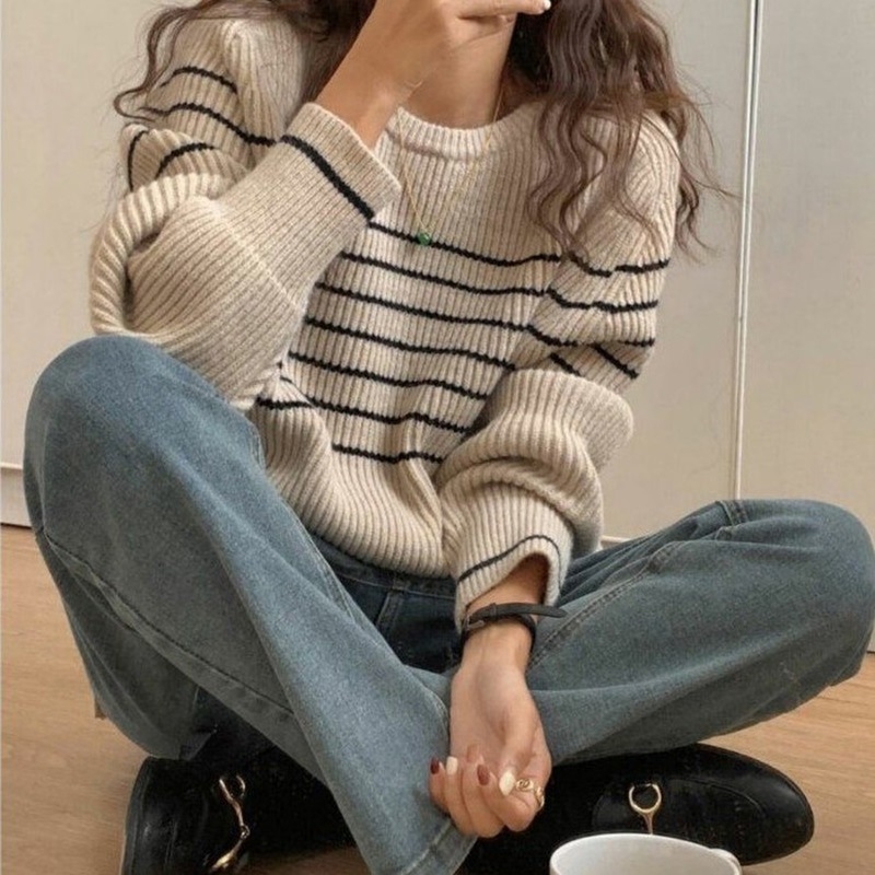Ženska pletena jakna s kapuljom, opuštenog kroja, okrugli izrez, prugasti uzorak, jesen-zima 2025