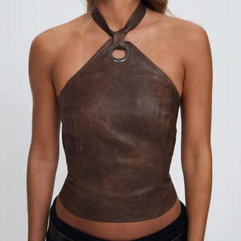 Bőrhatású halterne nyakú top hát nélküli, karcsú szabású, rövid fazon, egyszínű