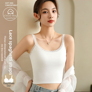 Medvilninė camisole su krūties įdėklais, apvalus kaklo iškirptė, nėrinių detalės, siauras kirpimas — 90–95% medvilnė, vidutinio tankio audinys 181–200 g/m²