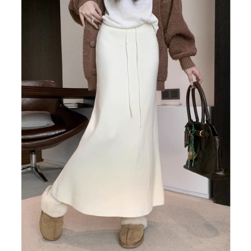 Trudnička sirena suknja od pletene kašmir mješavine 30–50%, spandeks <30%, duga, visoka elastičnost.