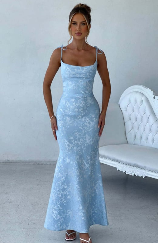 Dlhé šaty s halter výstrihom a otvoreným chrbtom, silueta rybej chvost, polyester s elastanom, jednobarevné, bez rukávov