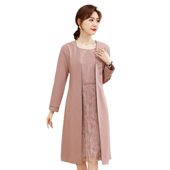 Eleganta māmiņas stila kleita ar izšuvumiem, ilūzijas divdaļīgs izskats, midi garums, poliester >95%, pavasaris 2025