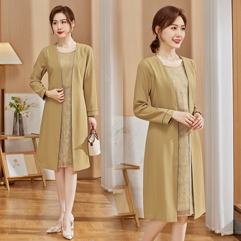 Eleganta māmiņas stila kleita ar izšuvumiem, ilūzijas divdaļīgs izskats, midi garums, poliester >95%, pavasaris 2025