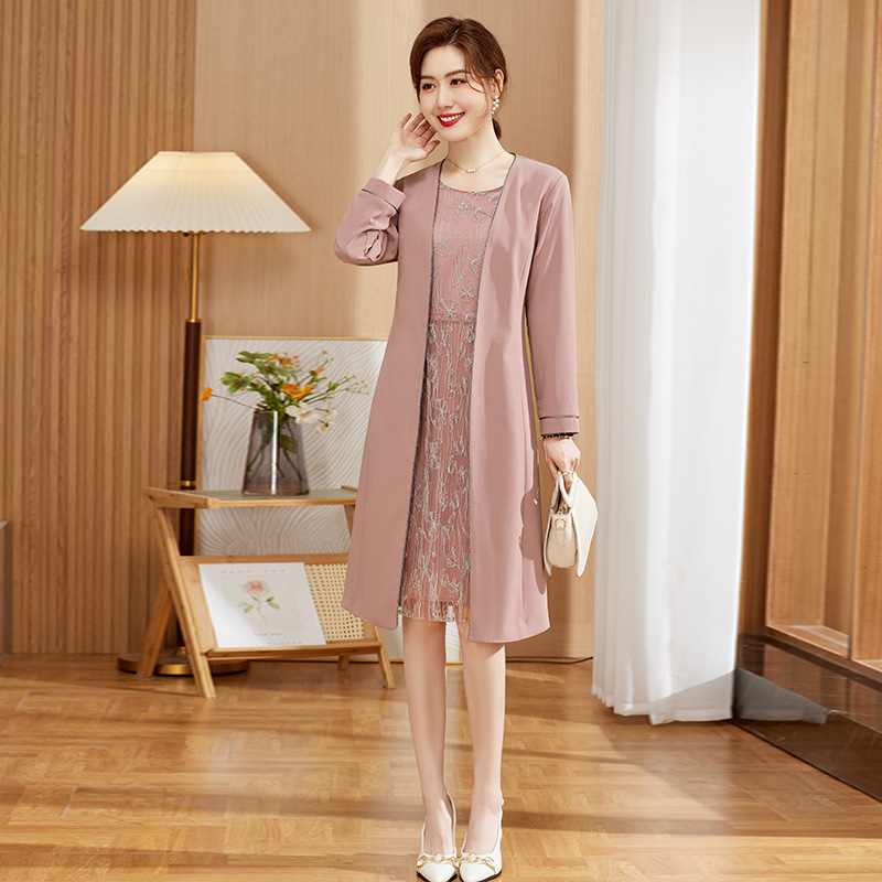 Eleganta izšūta poliesteres kleita nobriedušām sievietēm, vidēja garuma, pavasaris 2025