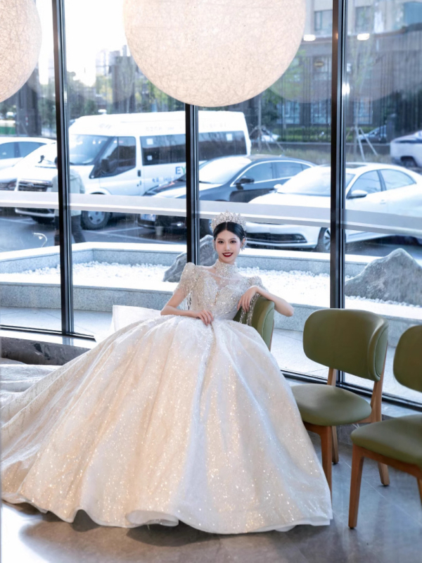 Organza vjenčana haljina s 30–50% poliestera, duboko V-izrez, 3/4 rukav, tutu-stil suknja