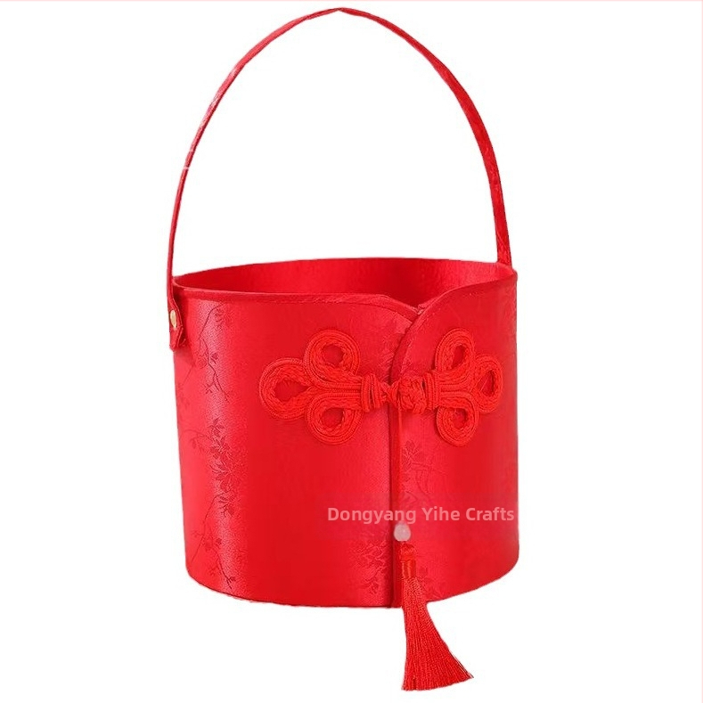 Apaļā dāvanu kastīte ar brokāta satīna motīvu Cheongsam stila kāzu dekoriem; materiāls: audums; izcelsme: Dongyang, Zhejiang; iepakojums: dāvanu iepakojums