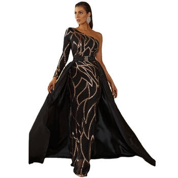 Estélyi ruha egyvállas, hosszú ujjú, pelerinnel és kis uszállyal, hímzett, magas derék