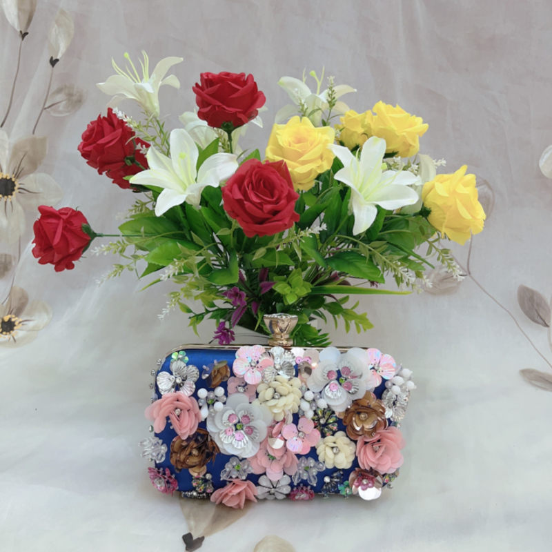 Banketu clutch soma, poliesters, maza kvadrātforma, iekšējā kabata mobilajam telefonam, aizslēdzama aizdare