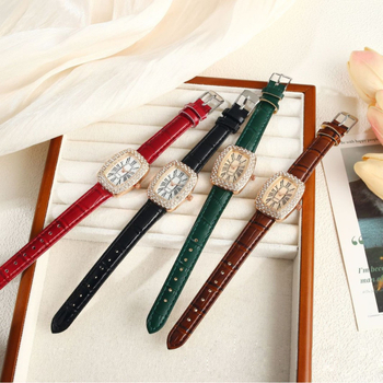 Ženski kvarcni sat s ovalnim brojčanikom, kućište od zlitine, narukvica od umjetne kože