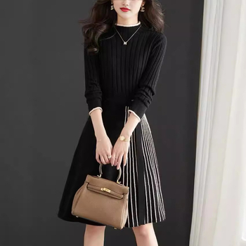 Pletena haljina s plisom, midi duljine, dugi rukavi, poliester materijal, klasičan elegantan stil