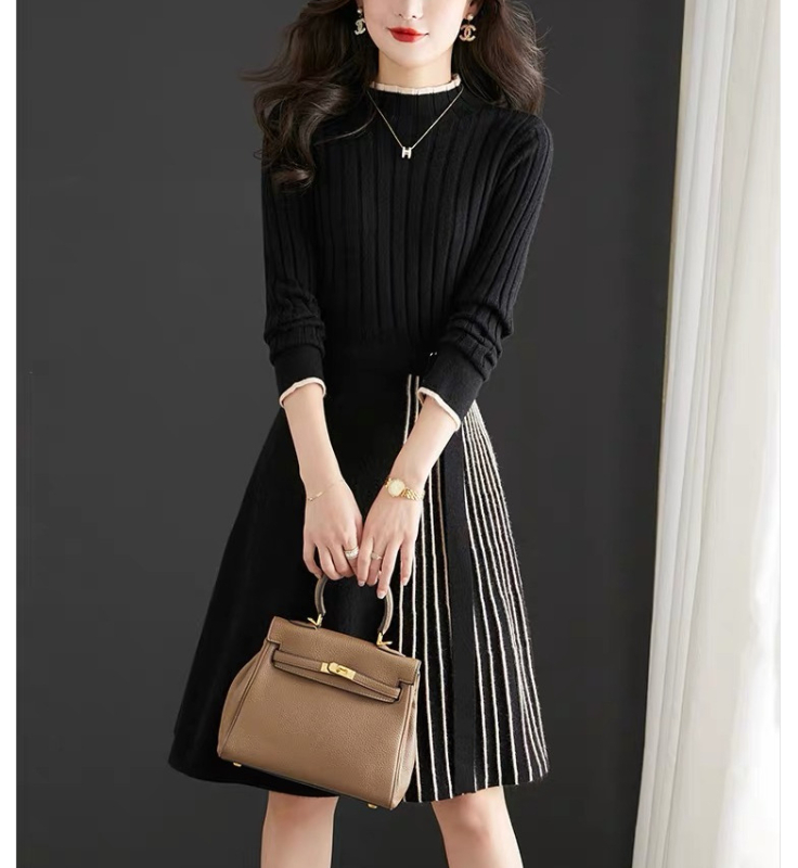 Pletena haljina s plisom, midi duljine, dugi rukavi, poliester materijal, klasičan elegantan stil