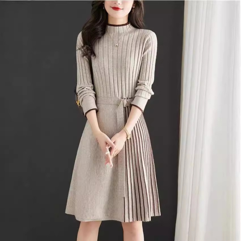 Pletena haljina s plisom, midi duljine, dugi rukavi, poliester materijal, klasičan elegantan stil