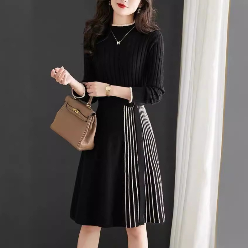 Pletena haljina s plisom, midi duljine, dugi rukavi, poliester materijal, klasičan elegantan stil