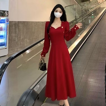 A-vonalú ruha magas derékkal, V-nyakú, hosszú ujjú, poliészter anyagból (Polyester; High waist; V-neck; Long sleeves; A-line silhouette)