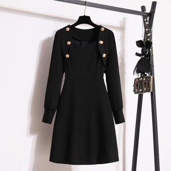 A-vonalú ruha magas derékkal, V-nyakú, hosszú ujjú, poliészter anyagból (Polyester; High waist; V-neck; Long sleeves; A-line silhouette)