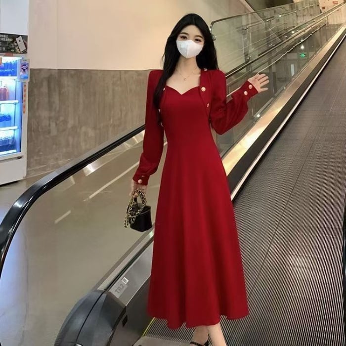 A-vonalú ruha magas derékkal, V-nyakú, hosszú ujjú, poliészter anyagból (Polyester; High waist; V-neck; Long sleeves; A-line silhouette)